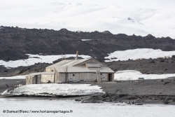 Cabane de l'expédition Terra Nova au Cap Evans / Terra Nova expedition hut at Cape Evans