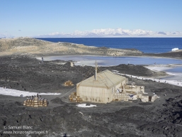 Cabane de l'expédition Nimrod (Ernest Shackleton 1907-1909) / Hut of Nimrod Expedition (Sir Ernest Shackleton 1907-1909)