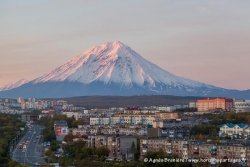 Petropavlovsk-Kamchatsky et volcan Koryaksky