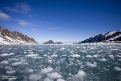 Glace dérivante dans le Fuglefjord / Drifting ice in Fuglefjord Glace dérivante dans le Fuglefjord / Drifting ice in Fuglefjord