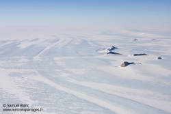 Au-dessus de la calotte glacière / Above the ice cape