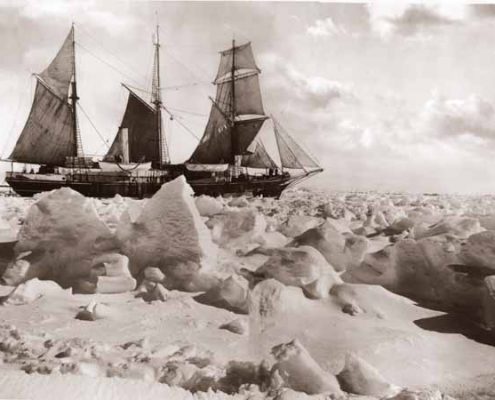 Le navire L'Endurance dans les glaces de la mer de Weddell