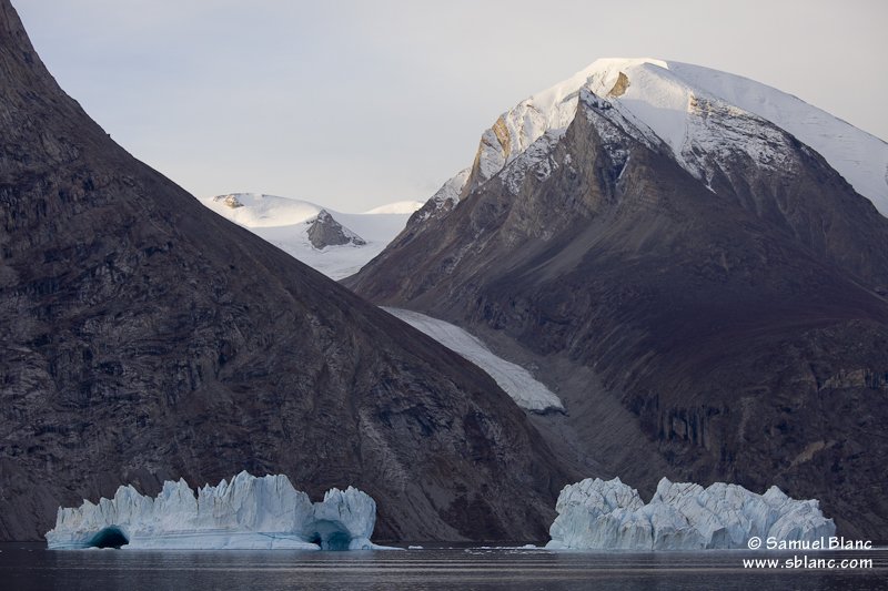 Dans le Fjord de l'Empereur Franz Joseph au Groenland Dans le Fjord de l'Empereur Franz Joseph au Groenland