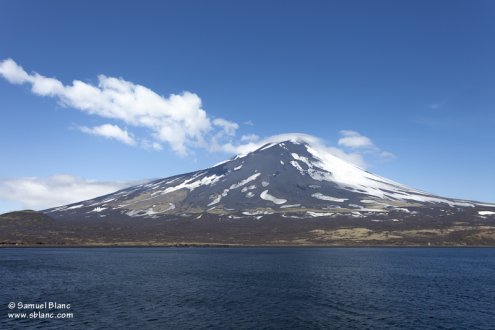 Le volcan Alaïd sur l'île Atlasova