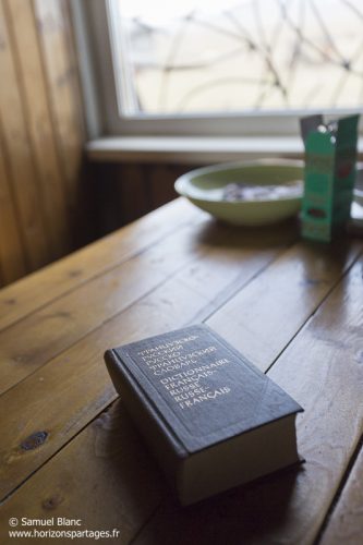 Dictionnaire dans la cabane des rangers de l'ile Wrangel