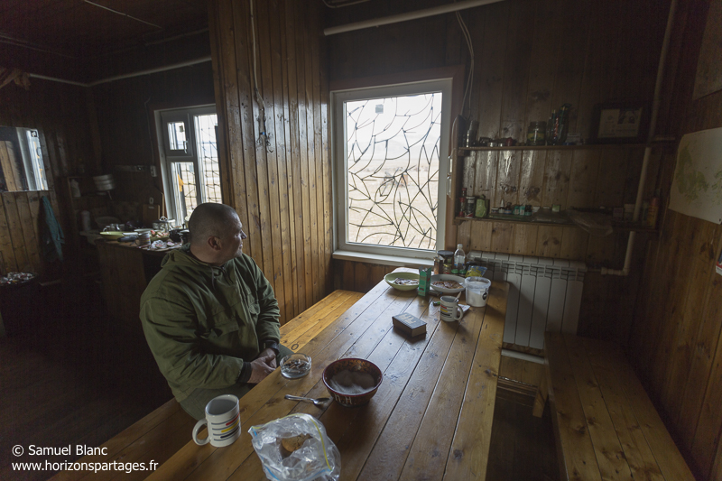 Dans la cabane des rangers de l'île Wrangel en Tchoukotka