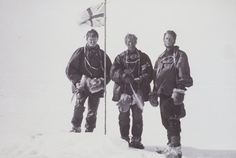Douglas Mawson, Edgeworth David et Alistair Mackay le 16 janvier 1909 Douglas Mawson, Edgeworth David et Alistair Mackay le 16 janvier 1909