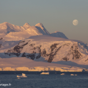 Lever de lune dans les îles Shetland du Sud