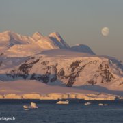 Lever de lune dans les îles Shetland du Sud
