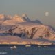 Lever de lune dans les îles Shetland du Sud