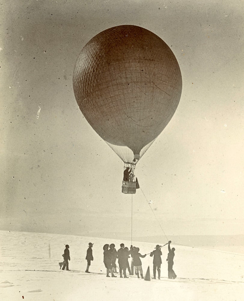 Sir Ernest Shackleton dans le ballon à hydrogène le 4 février 1902