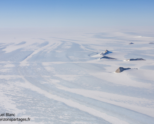 Vue arienne de l'Antarctique en Terre de la Reine Maud