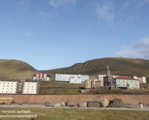 Ville minière russe de Barentsburg au Spitzberg